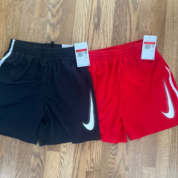 Nike Dri-FIT boys shorts - Picture 1 of 4